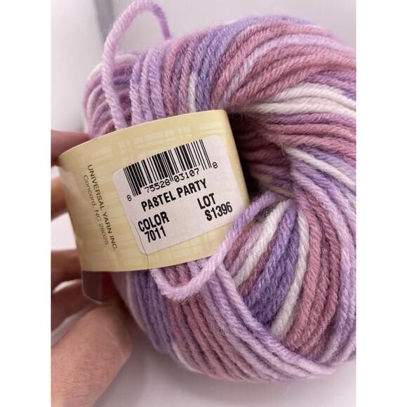 Universal Yarn Classic Worsted Tapestry Pink Purple Pastel Party #7001 Lot S1396 - Picture 2 of 4